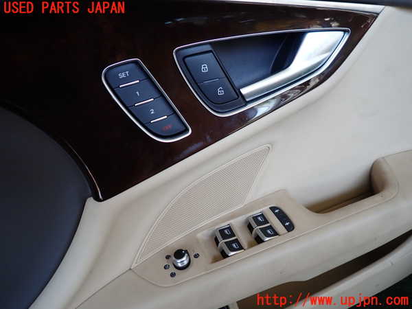 1UPJ-9239961234]アウディ・A7 スポーツバック(4GCGWC)右前ドア内張り 中古_2