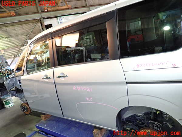 1UPJ-9239971320]セレナ(GNC27)左後ドア 中古 AGC M2L3 43R-00150_2