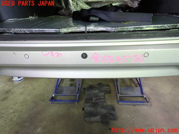 1UPJ-9239971610]セレナ(GNC27)リアバンパー 中古_3