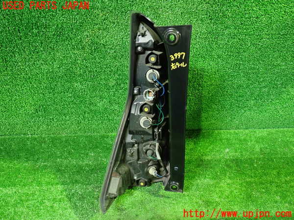 1UPJ-9239971530]セレナ(GNC27)右テールランプ 中古_2