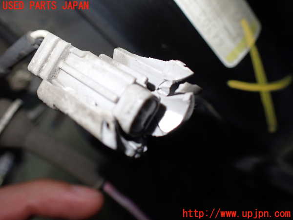 1UPJ-9239974295]セレナ(GNC27)左フロントナックルハブ 中古_3