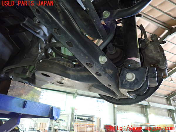 1UPJ-9239974300]セレナ(GNC27)右リアナックルハブ 中古_2