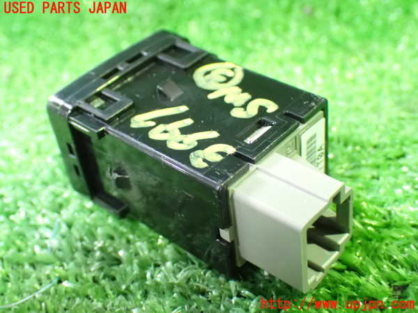 1UPJ-9239976308]セレナ(GNC27)スイッチ3 中古_2