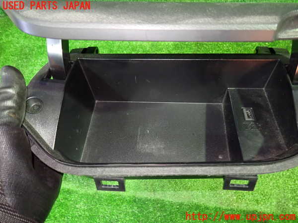 1UPJ-9239977843]セレナ(GNC27)小物入れ3 中古_2