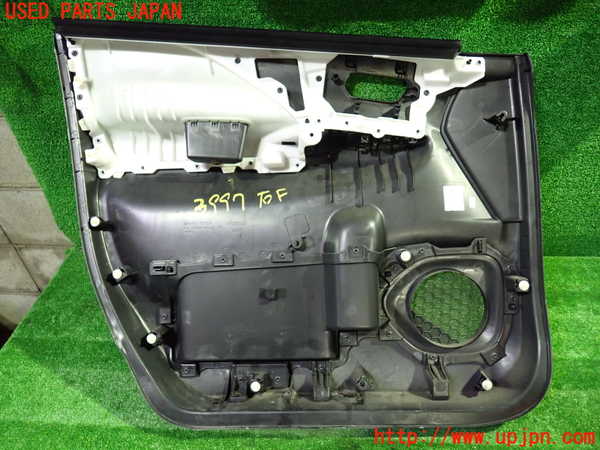 1UPJ-9239971234]セレナ(GNC27)右前ドア内張り 中古_4