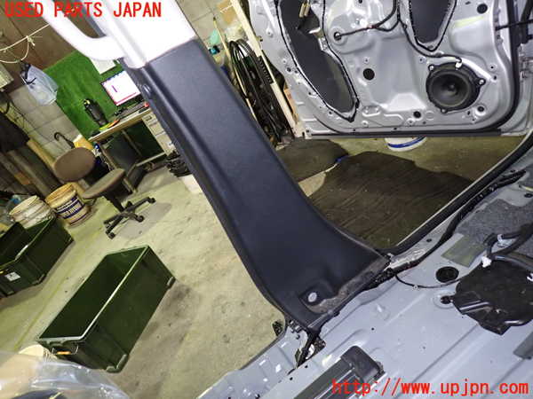 1UPJ-9239977670]セレナ(GNC27)左センターピラートリム 中古_3