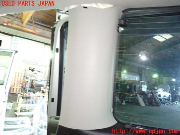 1UPJ-9239977675]セレナ(GNC27)右リアピラートリム 中古_2