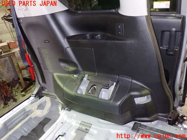 1UPJ-9239977680]セレナ(GNC27)左リアピラートリム 中古_5