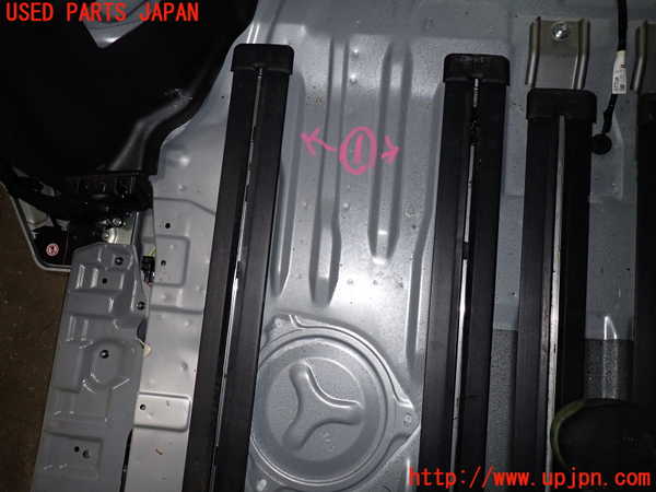 1UPJ-9239977496]セレナ(GNC27)シートレール①1 中古_2