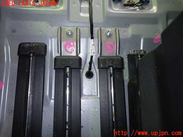 1UPJ-9239977498]セレナ(GNC27)シートレール③3 中古_2