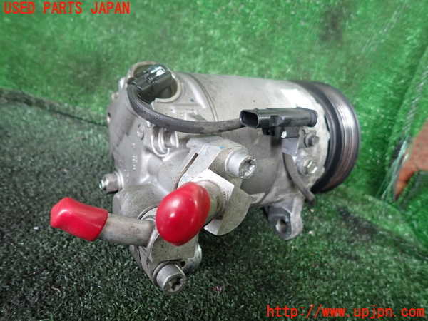 1UPJ-9239986025]BMW X1(HT20)(F48系)エアコンコンプレッサー 中古_2