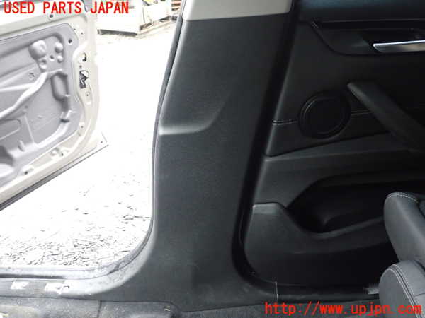 1UPJ-9239987665]BMW X1(HT20)(F48系)右センターピラートリム 中古_3