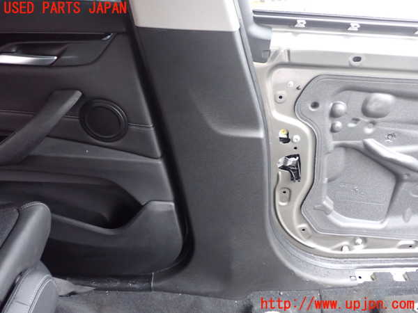1UPJ-9239987670]BMW X1(HT20)(F48系)左センターピラートリム 中古_3