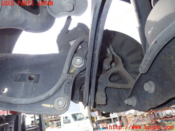 1UPJ-9240014300]アウディ・A3 セダン(8VCXSL)右リアナックルハブ 中古_3