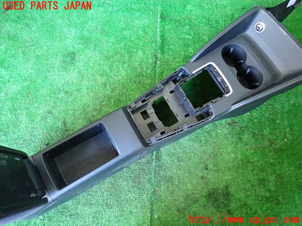1UPJ-9240017540]アウディ・A3 セダン(8VCXSL)センターコンソール 中古_3