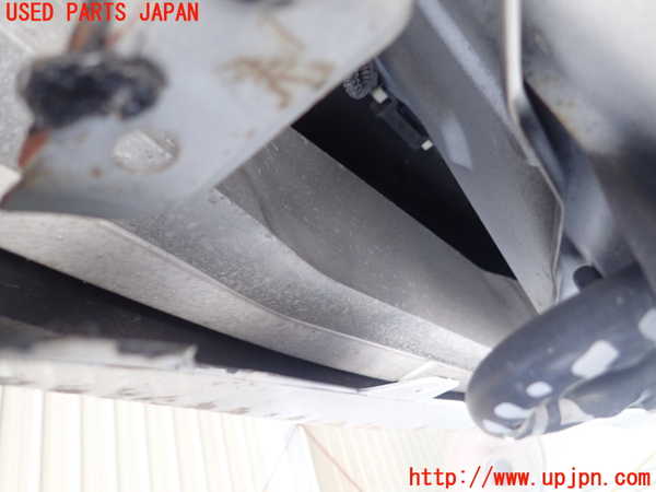 1UPJ-9240031614]フーガハイブリッド(HY51)リアバンパーホースメント 中古_3