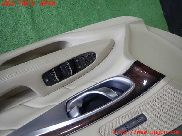 1UPJ-9240031234]フーガハイブリッド(HY51)右前ドア内張り 中古_2