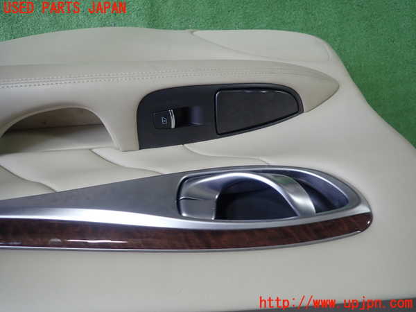 1UPJ-9240031294]フーガハイブリッド(HY51)右後ドア内張り 中古_2