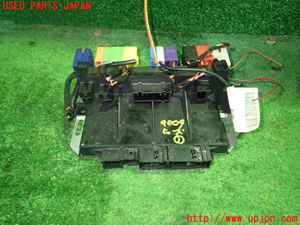 1UPJ-9240046741]ベンツ SL350 R230(230458)ヒューズボックス1(室内運転席側) 中古_2