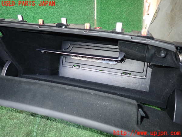 1UPJ-9240057516]レクサス・LS500h(GVF50)グローブボックス1 中古_3