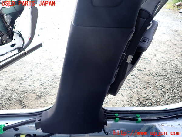1UPJ-9240057665]レクサス・LS500h(GVF50)右センターピラートリム 中古_3