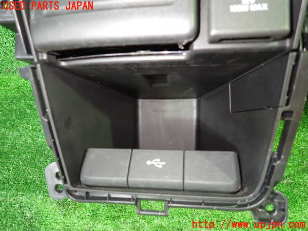 1UPJ-9240067810]ステップワゴン スパーダ ハイブリッド(RP5)ドリンクホルダー 中古_2