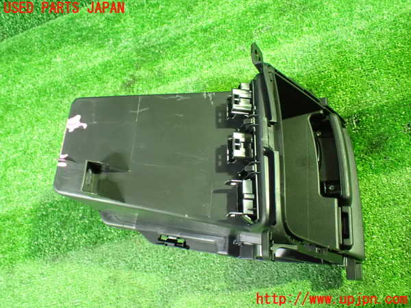 1UPJ-9240067810]ステップワゴン スパーダ ハイブリッド(RP5)ドリンクホルダー 中古_4