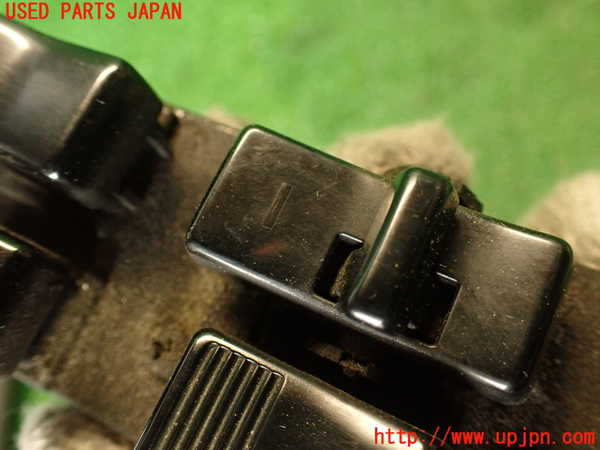 2UPJ-9240086240]クラウン 4ドア ハードトップ(LS130)右前パワーウィンドウスイッチ 中古_2