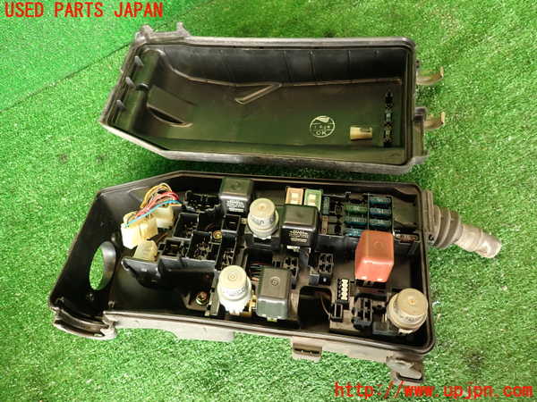 2UPJ-9240086741]クラウン 4ドア ハードトップ(LS130)ヒューズボックス1 中古_5