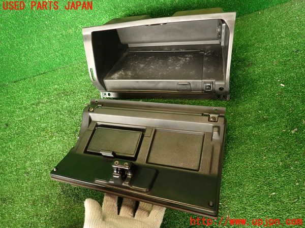 2UPJ-9240087516]クラウン 4ドア ハードトップ(LS130)グローブボックス1 (ジャンク品) 中古_3