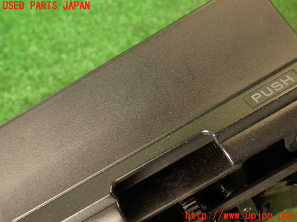 2UPJ-9240087821]クラウン 4ドア ハードトップ(LS130)灰皿1 中古_2