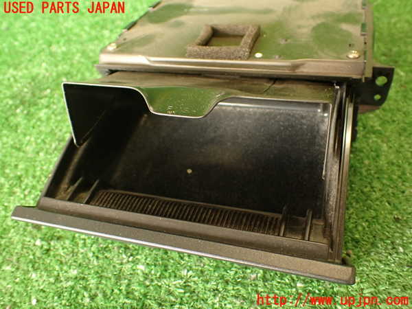 2UPJ-9240087821]クラウン 4ドア ハードトップ(LS130)灰皿1 中古_3