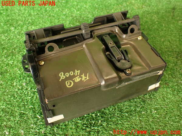 2UPJ-9240087821]クラウン 4ドア ハードトップ(LS130)灰皿1 中古_4