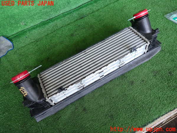 2UPJ-9240092451]BMW 320d(8C20)(F30)インタークーラー1 中古_3