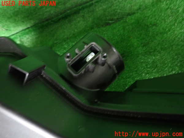 2UPJ-9240092560]BMW 320d(8C20)(F30)エアクリーナーボックス 中古_2