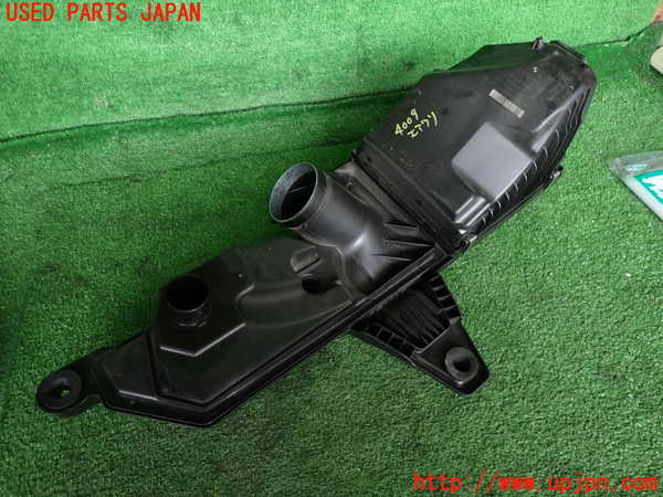 2UPJ-9240092560]BMW 320d(8C20)(F30)エアクリーナーボックス 中古_4