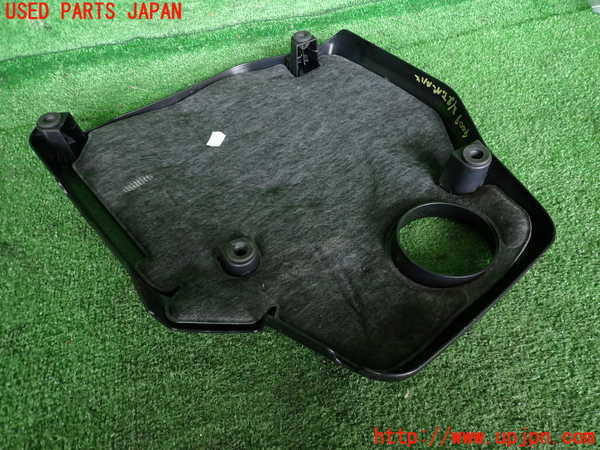 2UPJ-9240092160]BMW 320d(8C20)(F30)エンジンアッパーカバー 中古_2