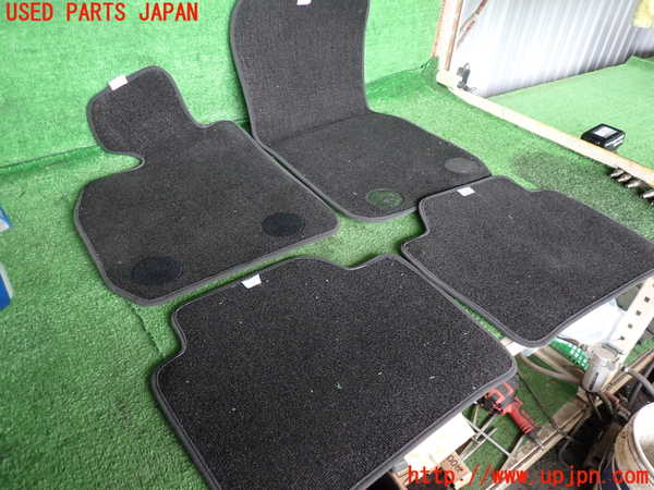 2UPJ-9240097800]BMW 320d(8C20)(F30)フロアマット 中古_2