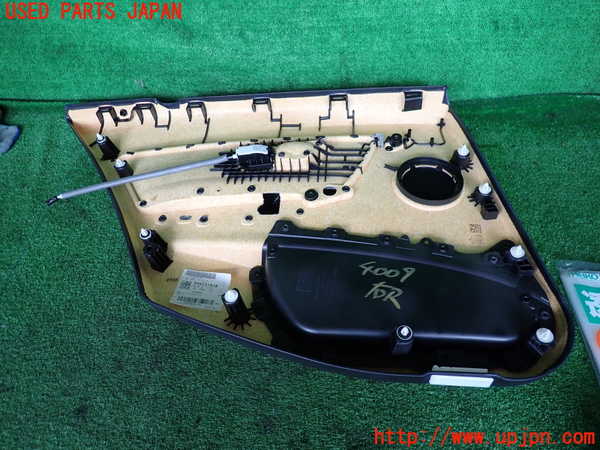2UPJ-9240091294]BMW 320d(8C20)(F30)右後ドア内張り 中古_4