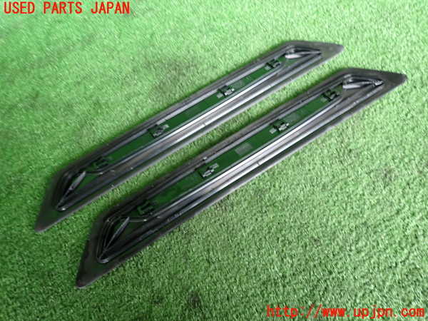 2UPJ-9240097740]BMW 320d(8C20)(F30)スカッフプレート 中古_2