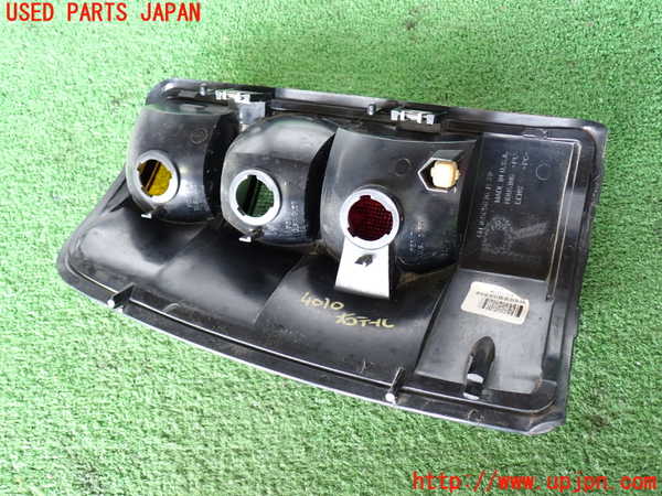 2UPJ-9240101530]シボレー・サバーバン(不明)右テールランプ 中古_4