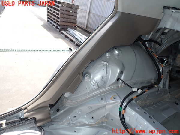 2UPJ-9240117675]マークX(GRX120)右リアピラートリム 中古_3