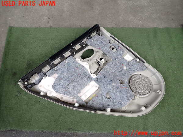 2UPJ-9240121294]キューブ(Z12)右後ドア内張り 中古_4