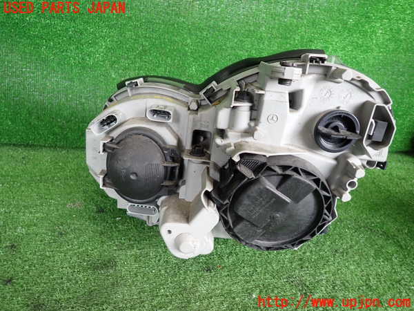 2UPJ-9240131130]ベンツ C180 コンプレッサー(203046)(W203系)右ヘッドライト HID 中古_2