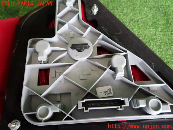 2UPJ-9240131530]ベンツ C180 コンプレッサー(203046)(W203系)右テールランプ 中古_4