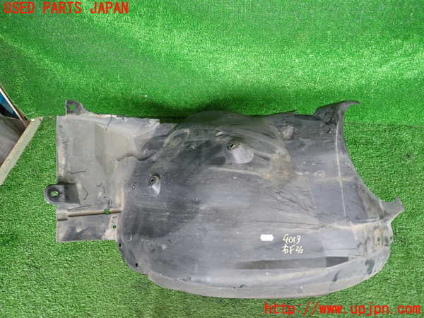 2UPJ-9240131090]ベンツ C180 コンプレッサー(203046)(W203系)右前フェンダーライナー 中古_3