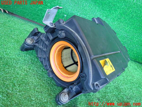 2UPJ-9240132560]ベンツ C180 コンプレッサー(203046)(W203系)エアクリーナーボックス 中古_2