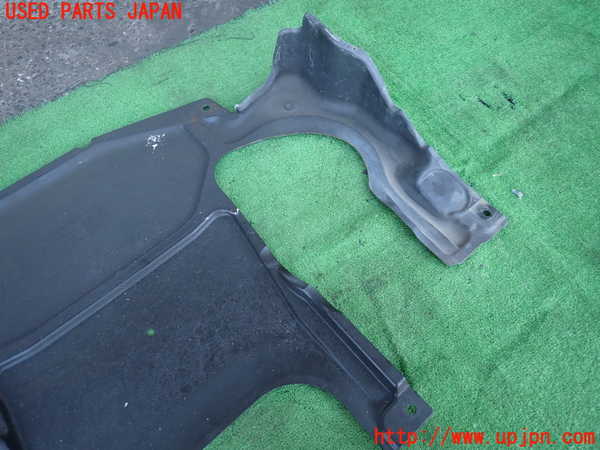 2UPJ-9240132170]ベンツ C180 コンプレッサー(203046)(W203系)エンジンアンダーカバー 中古_2