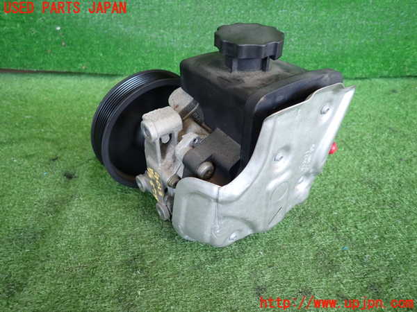 2UPJ-9240134250]ベンツ C180 コンプレッサー(203046)(W203系)パワステポンプ 中古_2