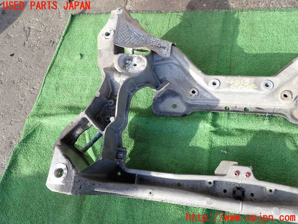 2UPJ-9240135285]ベンツ C180 コンプレッサー(203046)(W203系)フロントメンバー 中古_3